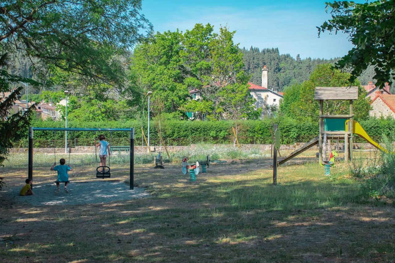 Villages De Gites Le Pigeonnier Le Malzieu-Ville Eksteriør billede